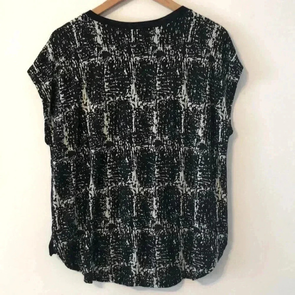 Forever 21 Cap-Sleeve Light Sweater Top - Picture 2 of 4